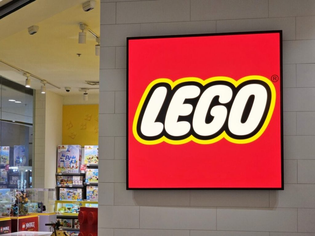 lego-shop-1070x803.jpg